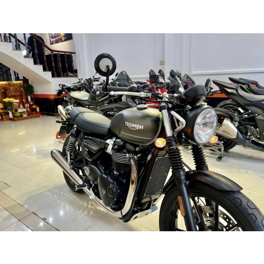 Triumph Street Twin 2022 lướt 4k km 1 chủ đập thùng