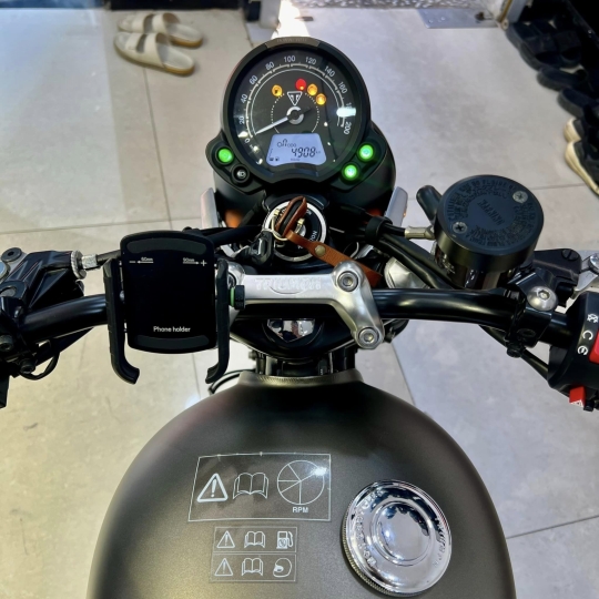 Triumph Street Twin 2022 lướt 4k km 1 chủ đập thùng