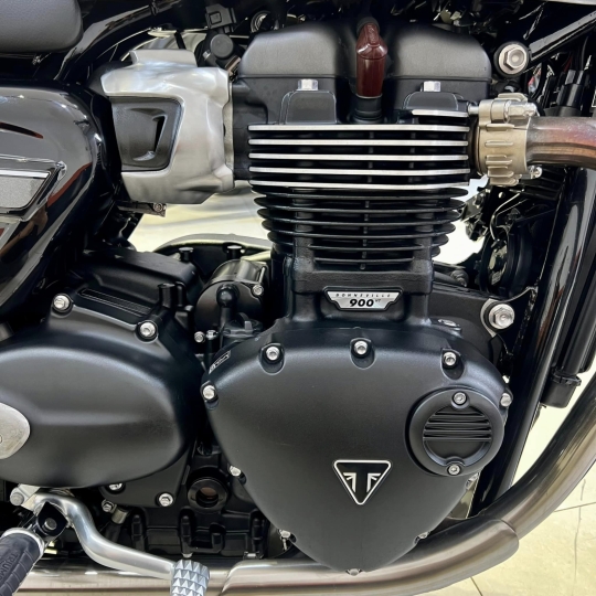 Triumph Street Twin 2022 lướt 4k km 1 chủ đập thùng