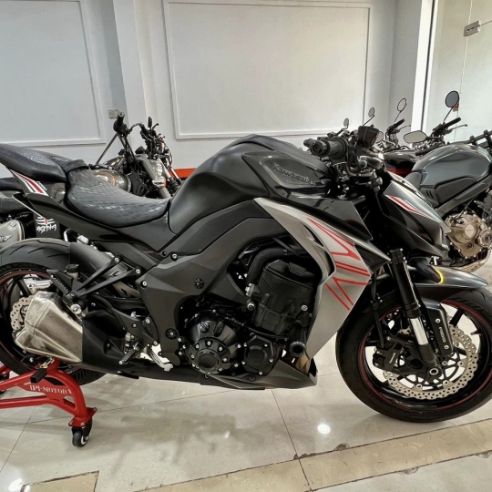Z1000 ABS đklđ 2021 nguyên zin bao check Hãng  Odo chuẩn: 8k mấy km (mua tại nhà khách bao check)