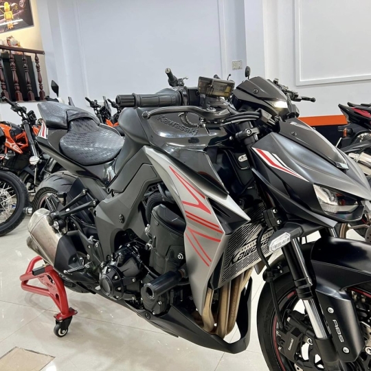 Z1000 ABS đklđ 2021 nguyên zin bao check Hãng  Odo chuẩn: 8k mấy km (mua tại nhà khách bao check)