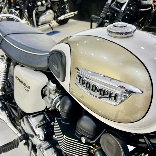 Triumph Bonneville T100 2014 bản UK HQCN zin keng  Odo: 9k miles
