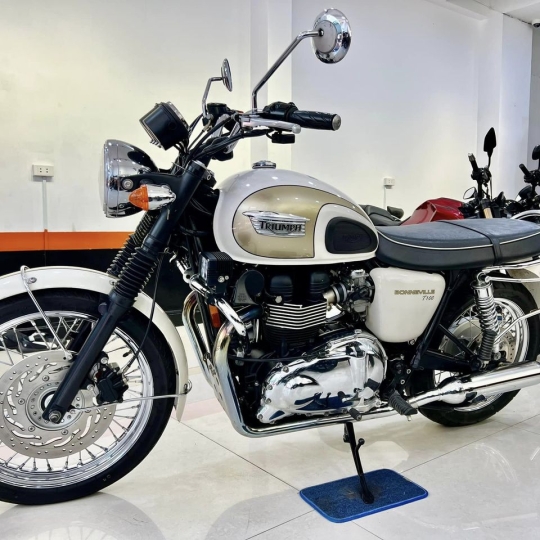 Triumph Bonneville T100 2014 bản UK HQCN zin keng  Odo: 9k miles