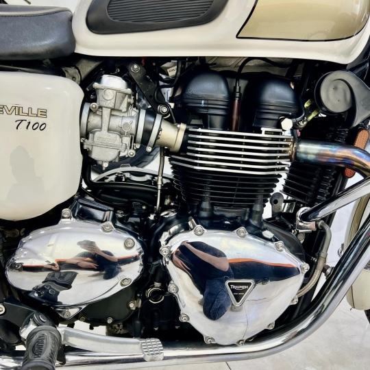 Triumph Bonneville T100 2014 bản UK HQCN zin keng  Odo: 9k miles