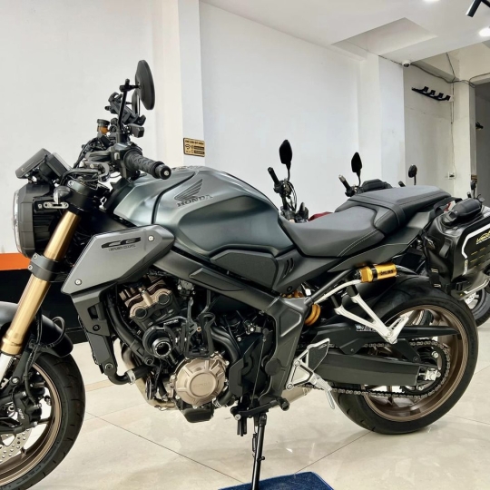 CB650r cuối 2023 BSSG full đồ chơi  Odo lướt: 1800 km